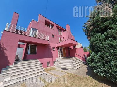 House, 390 m<sup>2</sup>